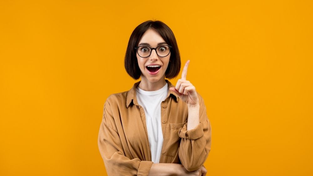 いいアイディアを思い出した女性